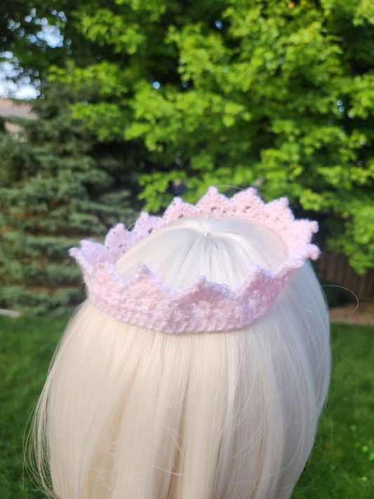 crochet crown ~ light pink, size small